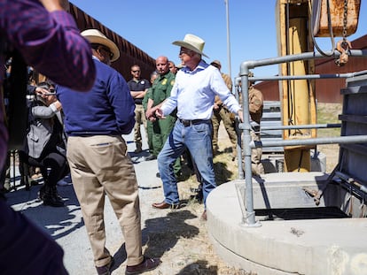 The US ambassador to Mexico, Ken Salazar, points at a ‘narco-tunnel’ on May 12, 2022.