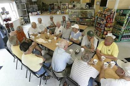 Reunión de ancianos en un centro de acogida en Estados Unidos.