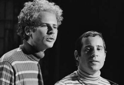 La letra de 'America', de Simon & Garfunkel, narra el viaje por carretera de Paul Simon (izquierda) con su novia de entonces, Kathy, en busca de esa América en la que todo es posible.