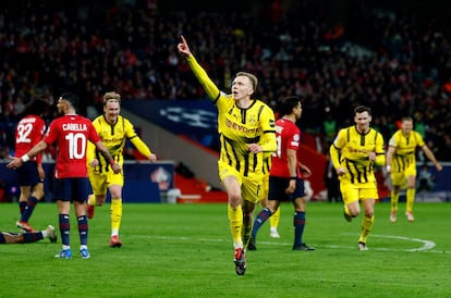 Max Beier celebra su gol al Lille, el 1-2 definitivo, este miércoles.