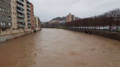 Girona is on alert due to the risk of the Onyar river bursting its banks.