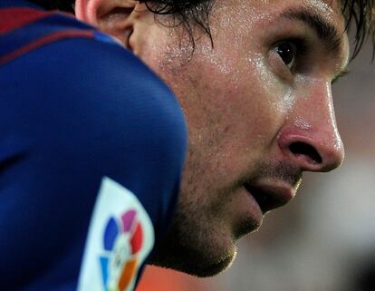 Messi, autor de tres goles ante Osasuna, en un momento del partido.