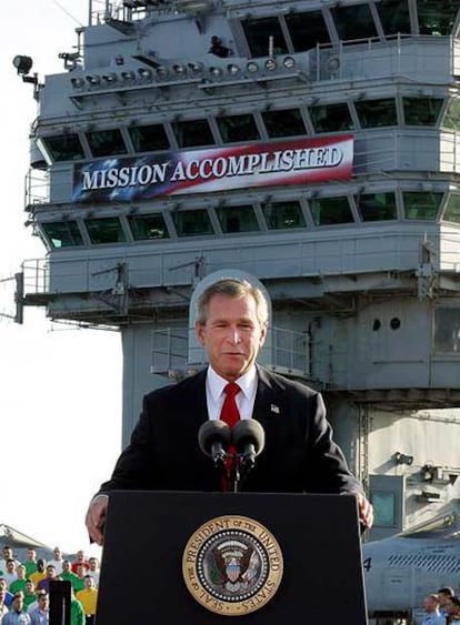 Bush proclama la victoria en la guerra de Irak, el 1 de mayo de 2003.