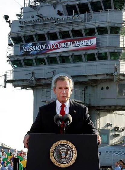 Bush proclama la victoria en la guerra de Irak, el 1 de mayo de 2003.