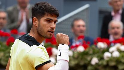 Alcaraz celebra un punto ante Struff en los octavos de final del Open de Madrid.