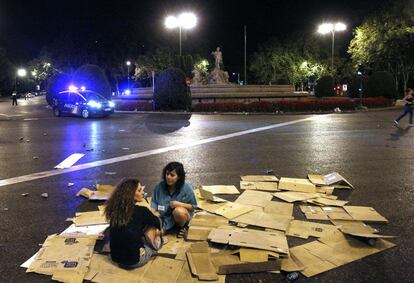 Los funcionarios ponen fin a la protesta en la plaza de Neptuno.