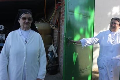 Two nuns at the Villa Santa Teresa residence in Ávila.