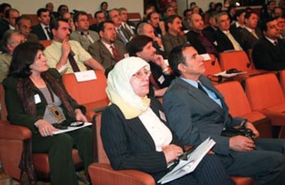 Delegados de partidos de la oposición iraquí, en una de las reuniones de este fin de semana en Madrid.