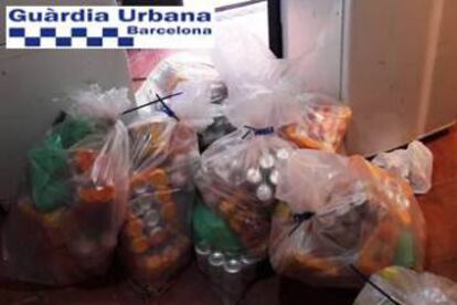 La Guàrdia Urbana decomissa 1.600 llaunes a un pis.