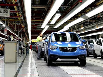 Planta de coches en Zaragoza.