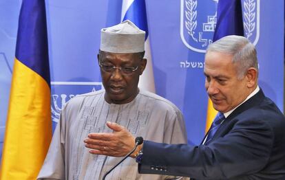El primer ministro israelí, Benjamín Netanyahu, y el presidente de Chad, Idriss Déby, el domingo en Jerusalén.