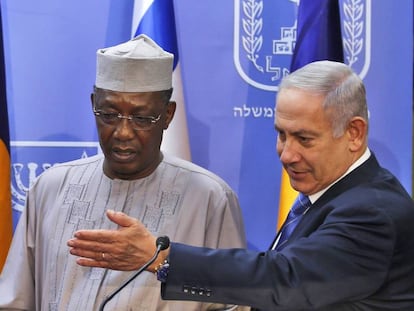 El primer ministro israelí, Benjamín Netanyahu, y el presidente de Chad, Idriss Déby, el domingo en Jerusalén. 