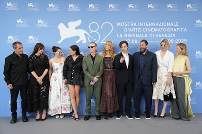 El elenco de la película 'Jay Kelly' en el photocall del festival, este jueves. 
