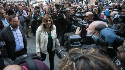 Susana Díaz, presidenta andaluza y candidata a las primarias del PSOE, entrando en la sede del PSC.