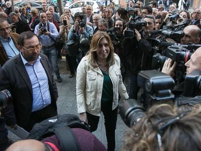 Susana Díaz, presidenta andalusa i candidata a les primàries del PSOE, entrant a la seu del PSC.