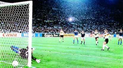 Gol de penalti del alem&aacute;n Brehme en la final de 1990. 