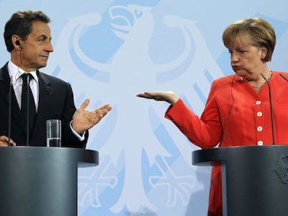 Nicolas Sarkozy y Angela Merkel, en Berl&iacute;n, el pasado mes de junio.