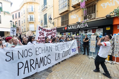 DVD 1239 Málaga (España) 09/11/2024 Miles de personas participan en la manifestación 'Si nos echan de los barrios, paramos la ciudad, que denuncian los precios abusivos de la vivienda y el modelo turístico de la ciudad.
Foto: García-Santos