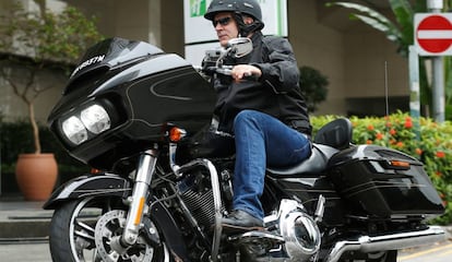 Matt Levatich, consejero delegado de Harley-Davidson, al volante de una moto de la marca. &nbsp;