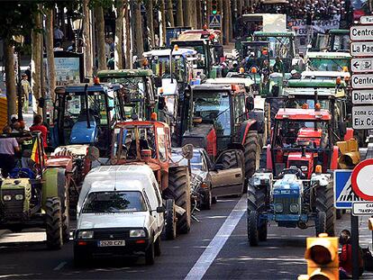 Manifestación de agricultores en Lleida en agosto de 2004.