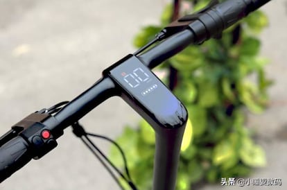 Controles de la Qicycle Electric Bicycle de Xiaomi.