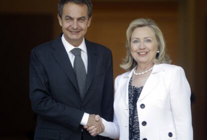 Zapatero recibe en La Moncloa a la secretaria de Estado de EE UU, Hillary Clinton.