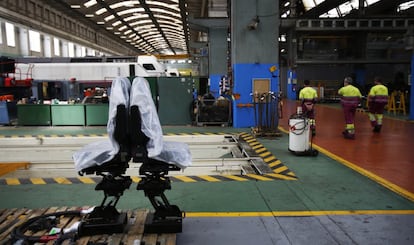 Los asientos de una locomotora, pendientes de ser instalados.