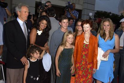 El director de cine Clint Eastwood es padre de ocho hijos de seis mujeres diferentes. El más conocido es Scott, de 33 años, que se dedica a la interpretación y ha trabajado con su padre.
