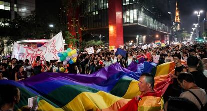Manifestação na avenida Paulista contra a 'cura gay', nesta sexta-feira.