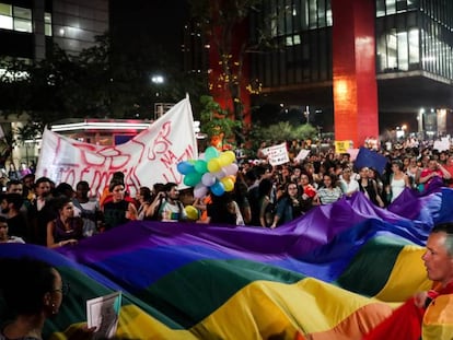 Manifestação na avenida Paulista contra a 'cura gay', nesta sexta-feira.