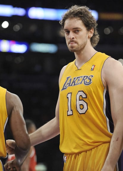 Pau Gasol se lamenta durante el partido