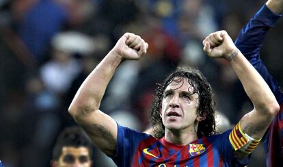 Carles Puyol llegó a la Masía cuando tenía 17 años para jugar en las categorías inferiores del Barça. Empezó en la posición de extremo derecha y debutó en el primer equipo el 2 de octubre de 1999, en un partido en el que se enfrentó al Real Valladolid. Se convirtió en uno de los iconos de la afición del FC Barcelona. Puyol ha llegado a ser uno de los jugadores mejor pagados de la plantilla, con un contrato de 180 millones de euros. El pasado marzo anunció, con 35 años, su retirada debido a los problemas físicos que le impiden rendir al máximo nivel.