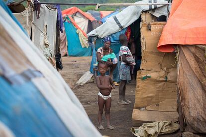 La desnutrición es uno de los mayores problemas a los que se enfrentan los más de 3.000 desplazados en la frontera. Las condiciones higiénicas son infrahumanas: en noviembre pasado, un brote de cólera se llevó la vida de 30 personas.
