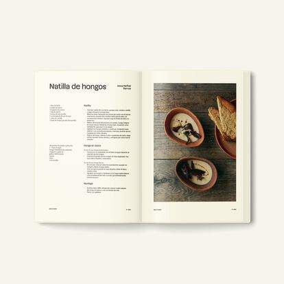 Páginas interiores del libro 'Estado de hongos', de Nanae Watabe (Novo Editores). Las fotografías han sido realizadas por Peter Norman. En la imagen, receta de natilla de hongos del chef Jesús Ramos, de Levadura de Olla, un restaurante dedicado a preservar la gastronomía de los pueblos oaxaqueños.