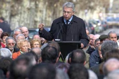 El ex presidente Felipe González, durante el homenaje a Fernando Buesa y Jorge Díez celebrado en Vitoria.