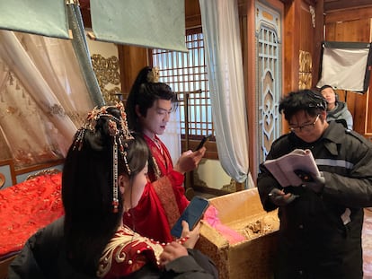 Ensayo durante el rodaje de una microserie en Hengdian el martes 14 de enero.