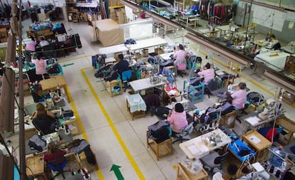 Trabajadores en una fábrica de Ciudad de México.