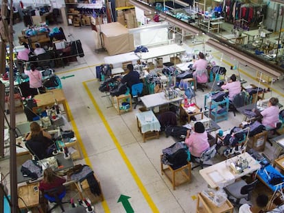 Trabajadores en una fábrica de Ciudad de México.