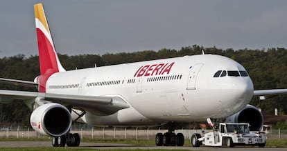 Un avi&oacute;n de Iberia.