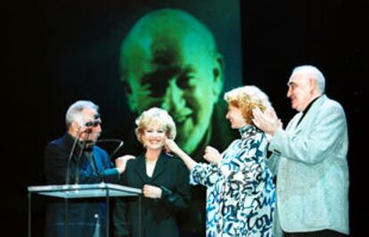 De izquierda a derecha, Fernando Guillén, Marisa Leza, Carmen Alborch y Juan Seoane.