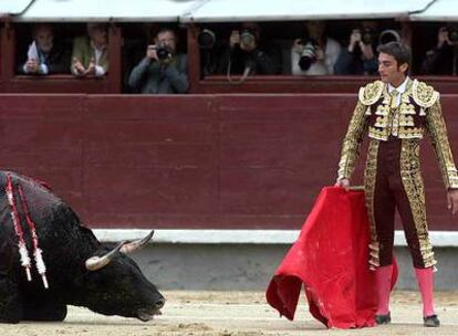 El diestro Eduardo Gallo, en su segundo toro.