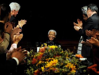 Imagem de Mandela em jantar em Londres pelos seus 90 anos, em 2008.
