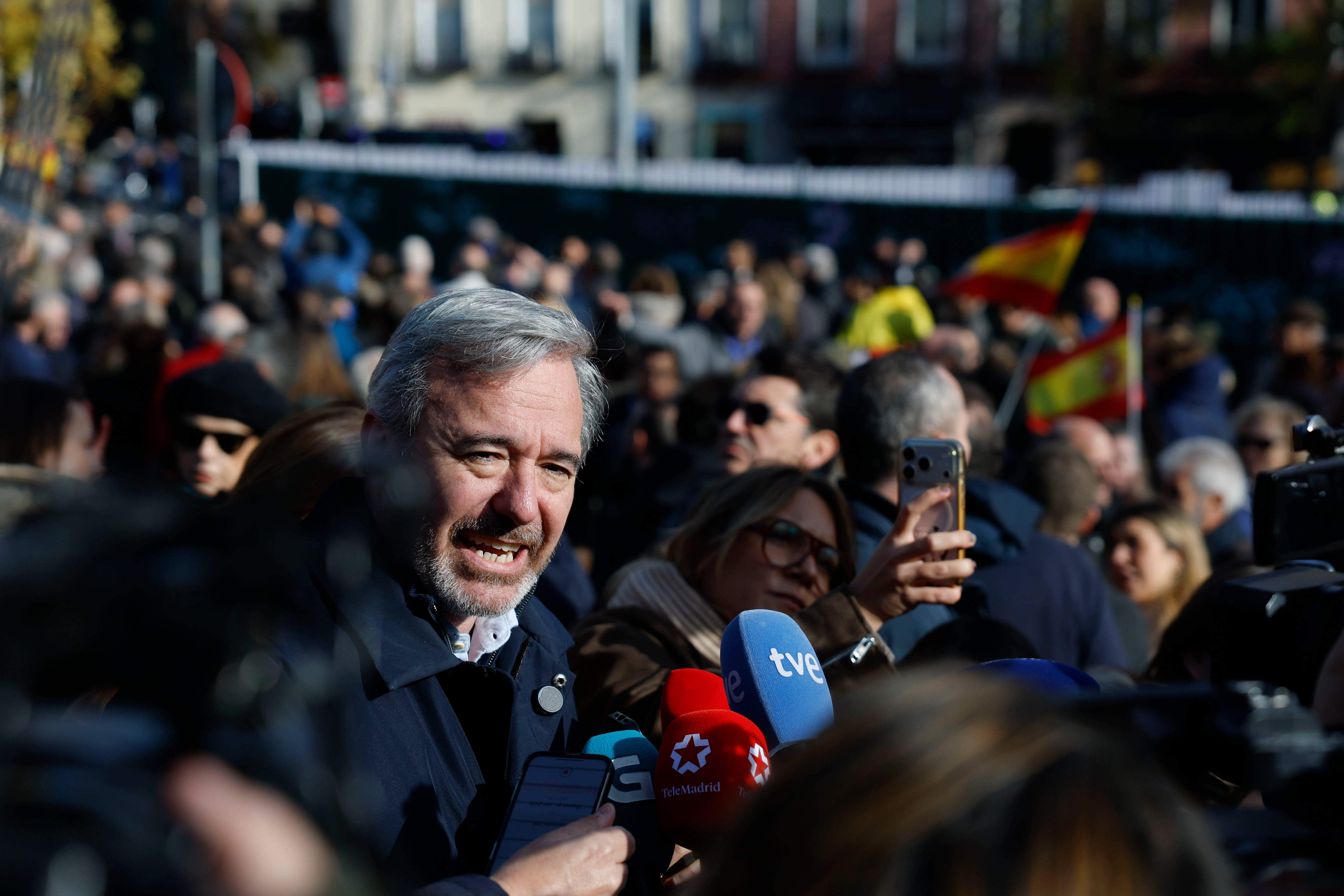 Azcón: “Una moción de censura sin votos no ayuda a cambiar nada”