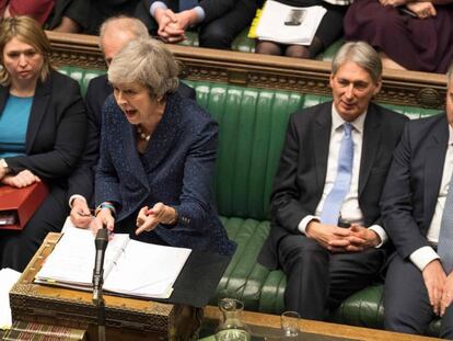 La primera ministra británica, Theresa May, interviene en el Parlamento. MARK DUFFY (AFP)
