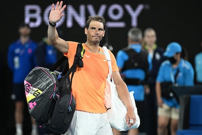 Rafa Nadal se despide, justo antes de abandonar el partido.