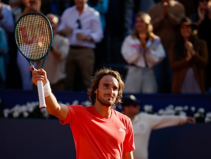 Stefanos Tsitsipas celebra su victoria ante Dusan Lajovic en las semifinales del Open de Barcelona.