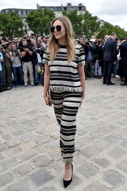 La actriz  Elizabeth Olsen, a su llegada al desfile de Dior.