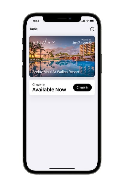 'Wallet' de IPhone con una llave de hotel.