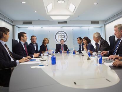 Reunión del comité de dirección del PP en Madrid, en septiembre de 2017. Casado está sentado el segundo por la izquierda.