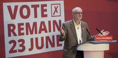 El l&iacute;der laborista brit&aacute;nico, Jeremy Corbyn, miembro del Parlamento, asiste al evento &quot;Vota por la permanencia&quot; en el Museo de Historia de Manchester, Reino Unido, hoy, 21 de junio de 2016. Los brit&aacute;nicos votar&aacute;n si desean permanecer o, por el contrario, dejar la Uni&oacute;n Europea en un refer&eacute;ndum que tendr&aacute; lugar el pr&oacute;ximo 23 de junio. 